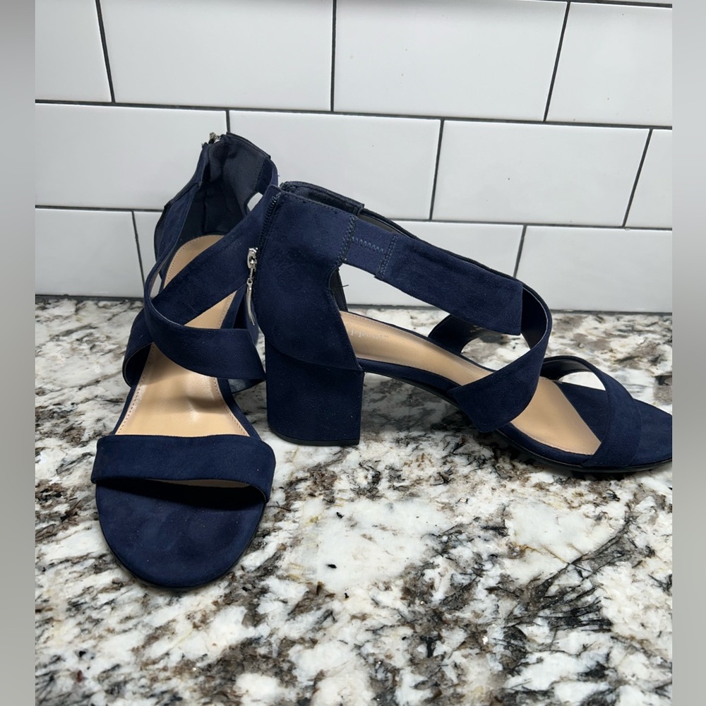Blue Suede shoes - Picture 2 of 3